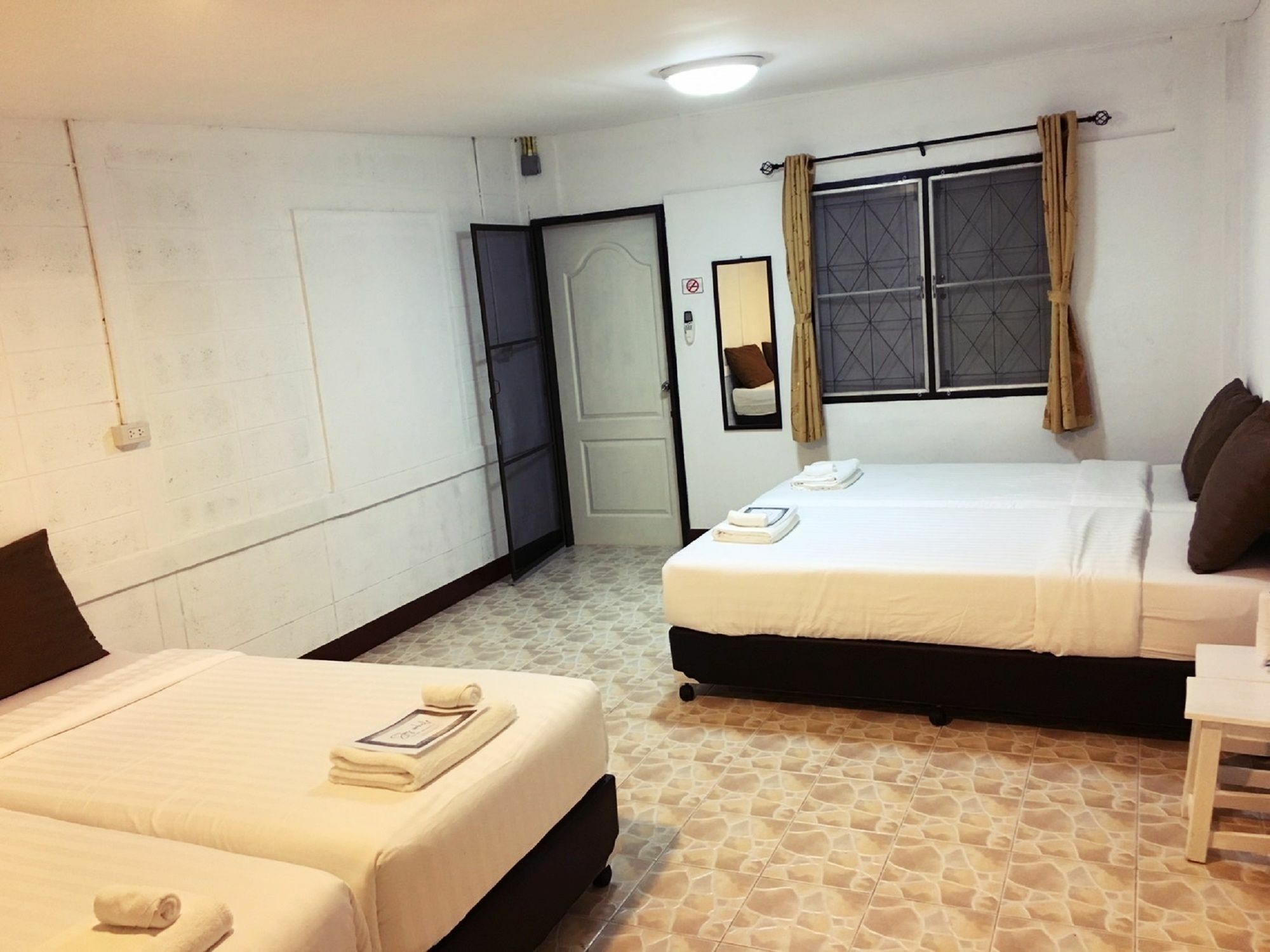 Hotel Tommy Huts Čiang Mai Exteriér fotografie